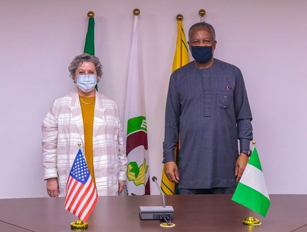 H.E. Geoffrey Onyeama received in audience the United States Ambassador to Nigeria, H.E. Ms. Mary Be…