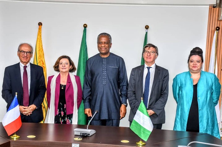 H.E. Geoffrey Onyeama received in audience a delegation from the Franco-Nigerian Friendship group of…