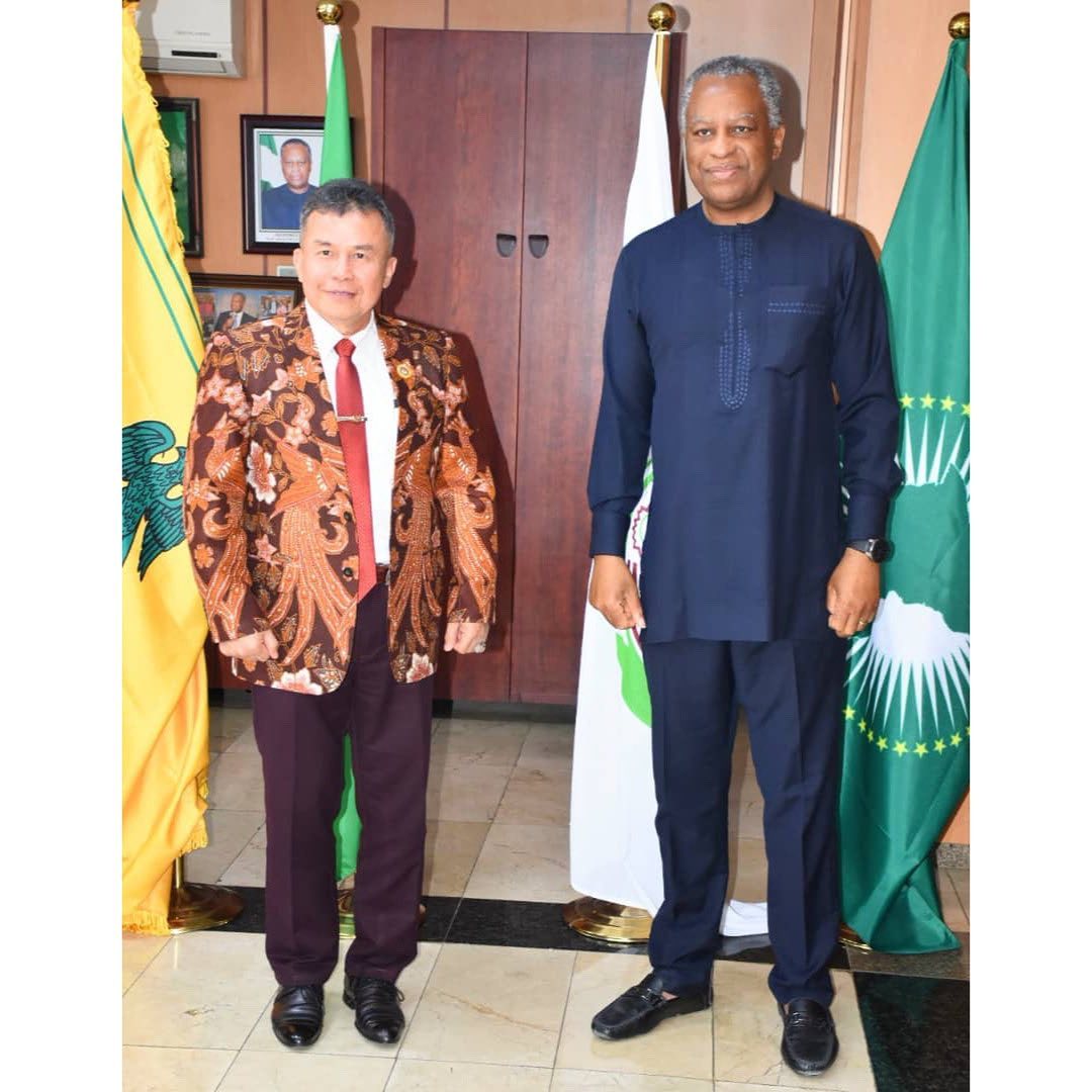 H.E. Geoffrey Onyeama received in audience H.E. Dr. Usra Hendra Harahap, Indonesian Ambassador to Ni…
