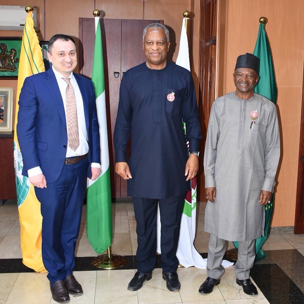H.E. Geoffrey Onyeama and the Hon. Minister of Agriculture and Rural Development, Dr. Mohammed Mahmo…
