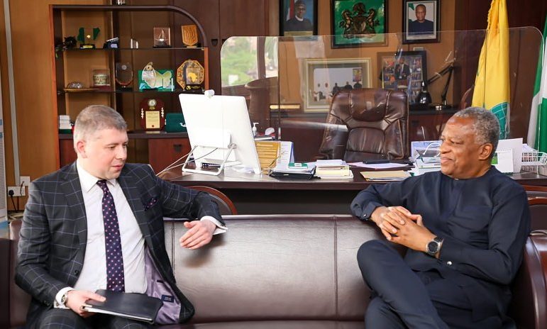 H.E. Geoffrey Onyeama received in audience the Charge d’Affaires, Embassy of Ukraine to Nigeria