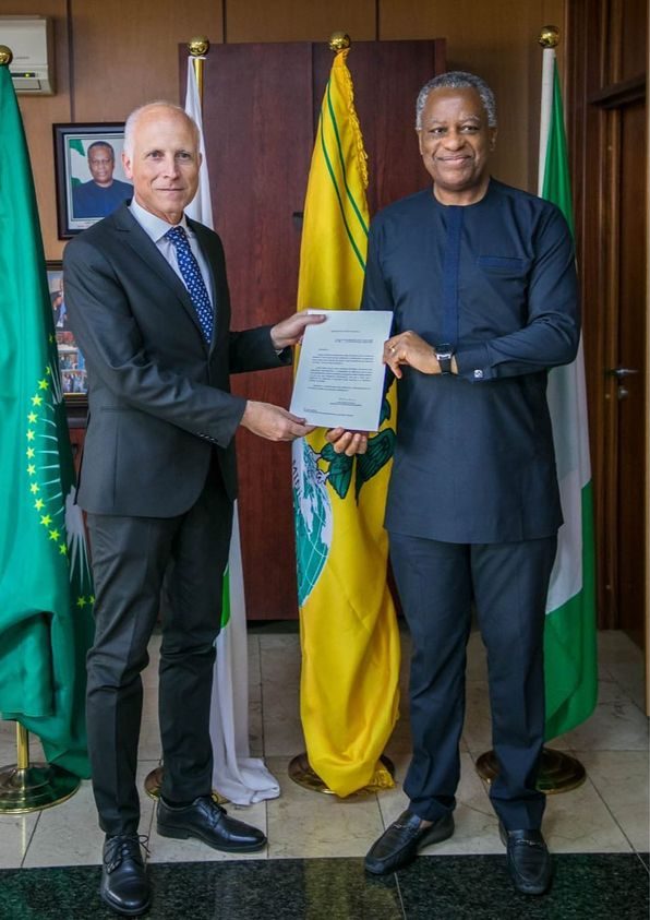 H.E. Geoffrey Onyeama received the Letter of Commission of Mr. Paulo Santos