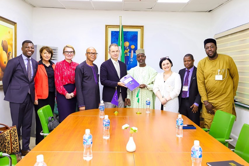 Ambassador Adamu Ibrahim Lamuwa received in audience the Deputy Chief Observer of EU Observation Mis…