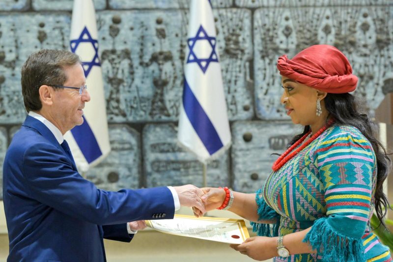 NIGERIA’S AMBASSADOR TO ISRAEL PRESENTS LETTERS OF CREDENCE TO  PRESIDENT ISAAC HERZOG.